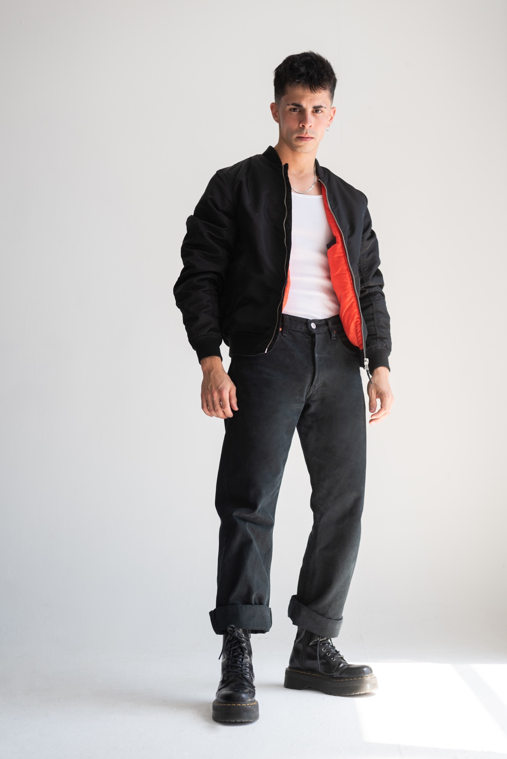 Foto de cuerpo entero de Jonatan Ruiz